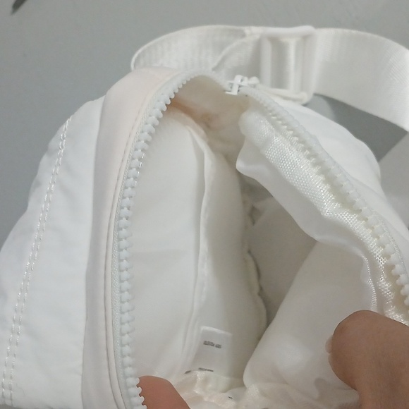 Savvi White Quilted Pouch, Pre-owned - Picture 7 of 9